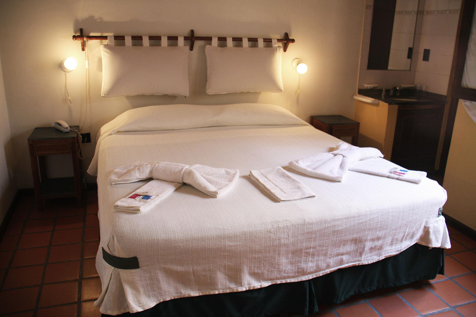Donna Alda Hotel Салта Екстериор снимка
