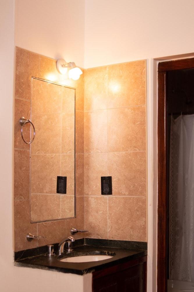 Donna Alda Hotel Салта Екстериор снимка